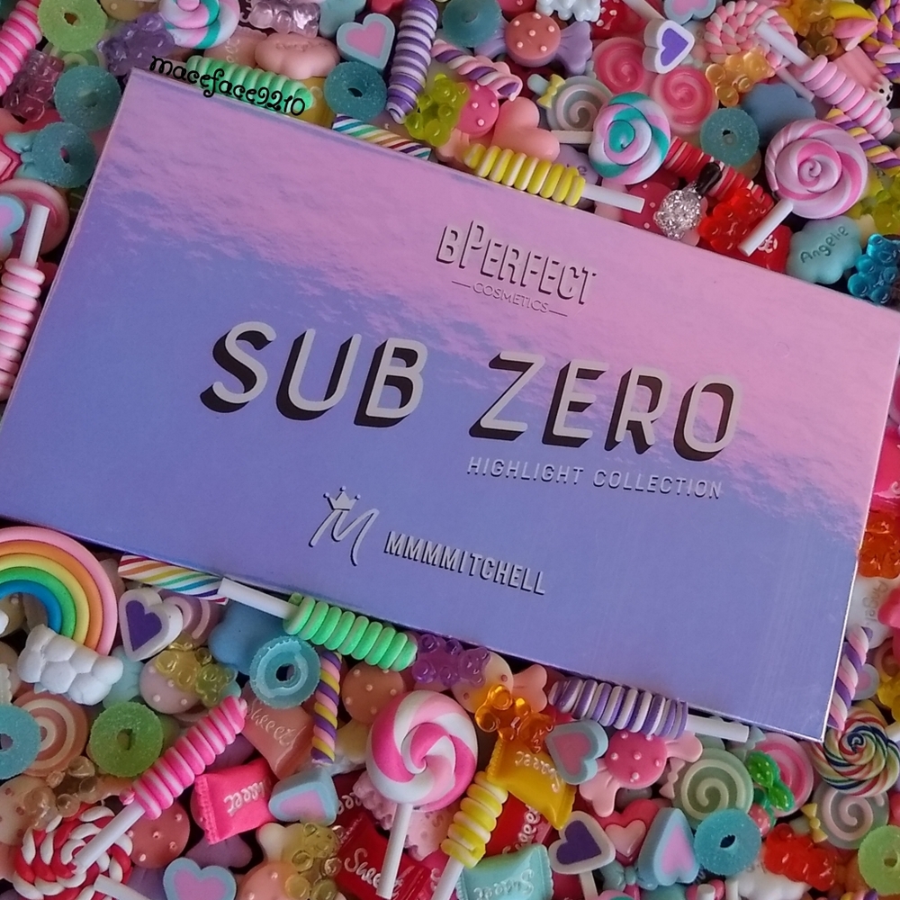 💄MmmMitchell Sub Zero Highlighter pallete💄